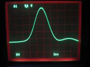تصویر پالس مشاهده شده روی اسیلوسکوپ Tektronix 2445
